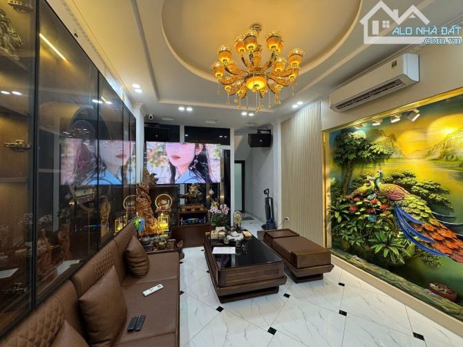 Bán nhà Kim Đồng 42m x 5 tầng. Tháng máy, gần phố, sổ đỏ đẹp