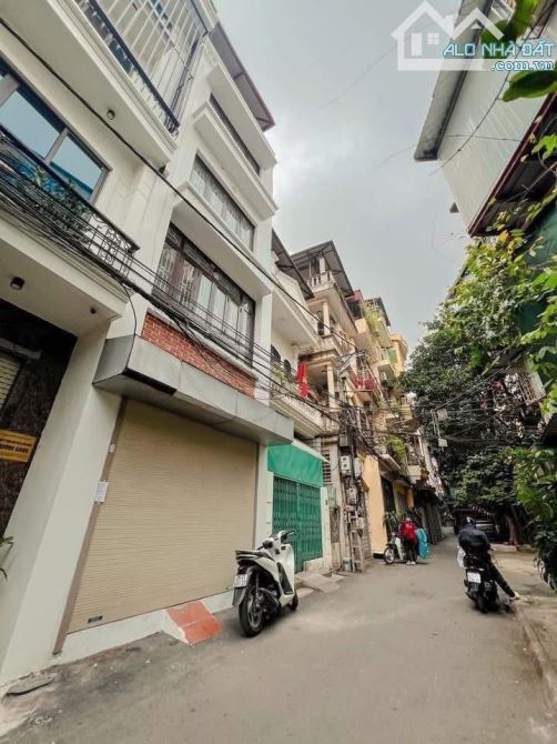 PHÂN LÔ QUÂN ĐỘI - TRUNG TÂM CẦU GIẤY - Ô TÔ TRÁNH - KINH DOANH SẦM UẤT - VIEW BẢO TÀNG.