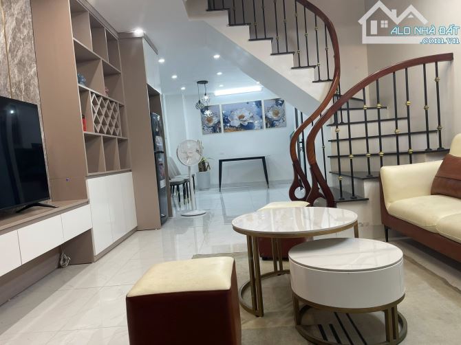 HOÀNG HOA THÁM – 45M² – 3 TẦNG – MT 4.1M – 8.1 TỶ