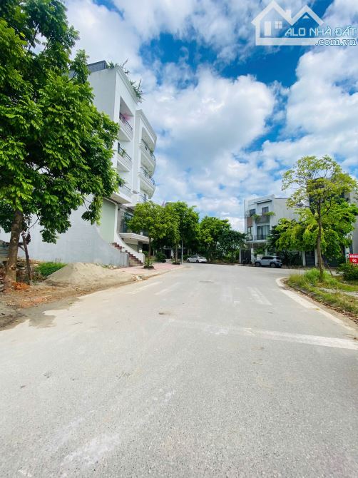 Bán đất view vườn hoa băng 2 Bà Triệu, Liên Bảo, Vĩnh Yên, Vĩnh Phúc
