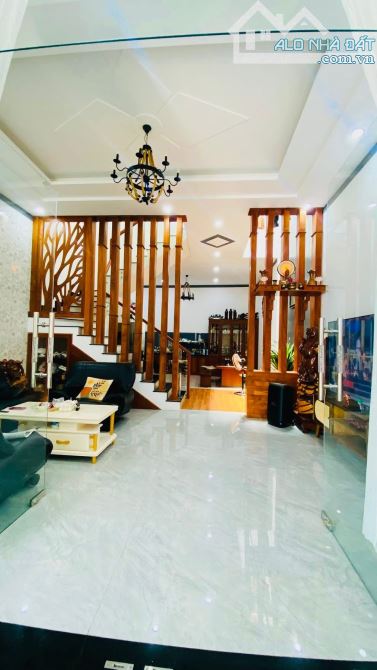 BÁN NHÀ MỚI HẺN ĐƯỜNG CAO ĐẠT ĐỐI DIỆN LÝ TỰ TRỌNG. SIÊU THỊ COOPMART. GIÁ: 4,250 TỶ
