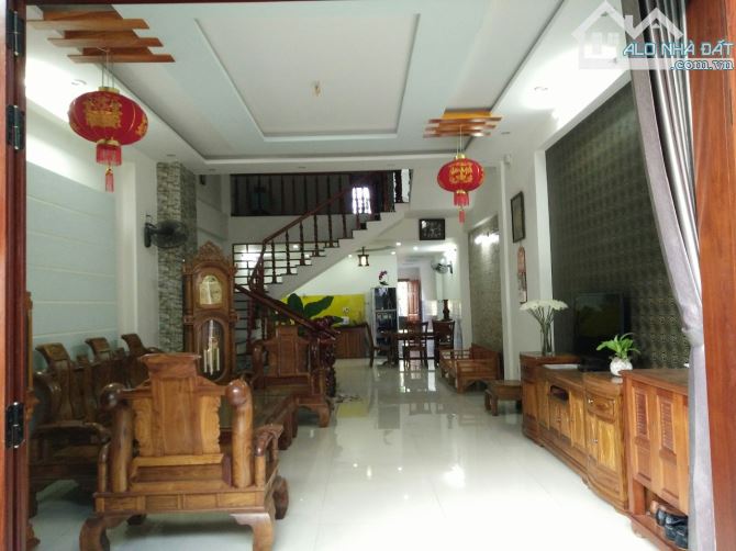 Bán nhà 3 tầng (3 mê) Bùi Xương Trạch, Khuê Trung - full nội thất gỗ - 125m2, Giá 7.25 tỉ