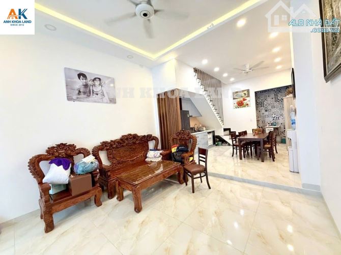 Nhà đẹp 3 tầng + sân thượng, HXH Cây Keo – Tam Phú! Vị trí vàng cạnh Sunview