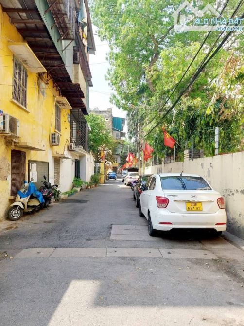 Bán căn tập thể Minh Khai Hai Bà Trưng,ô tô đỗ cửa,tặng full nội thất,sổ riêng,nhỉnh 2 tỷ