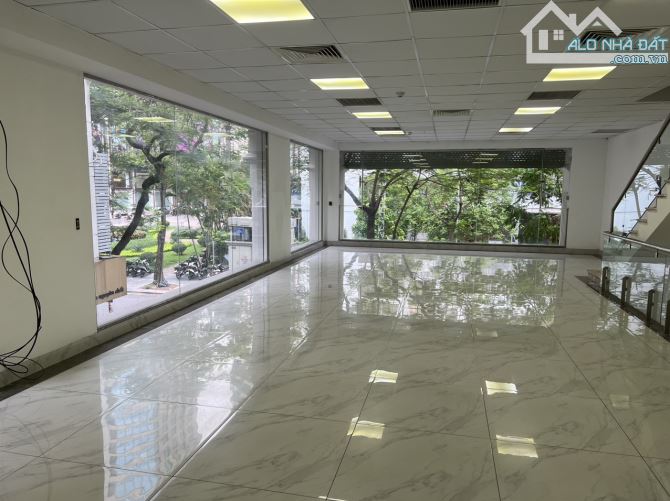 Cho thuê văn phòng phố nguyễn thiệp,hoàn kiếm,hà nội,dtsd 210m2,thông sàn,giá 35tr/tháng