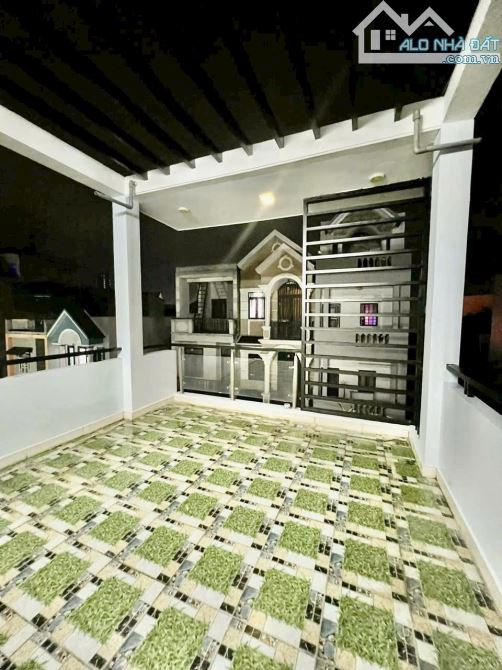 MỘT CĂN DUY NHẤT Nhà 3 tầng mới đẹp ,57m giá chỉ 4ty9 cách nguyễn duy Trinh chỉ 200,p.lư T