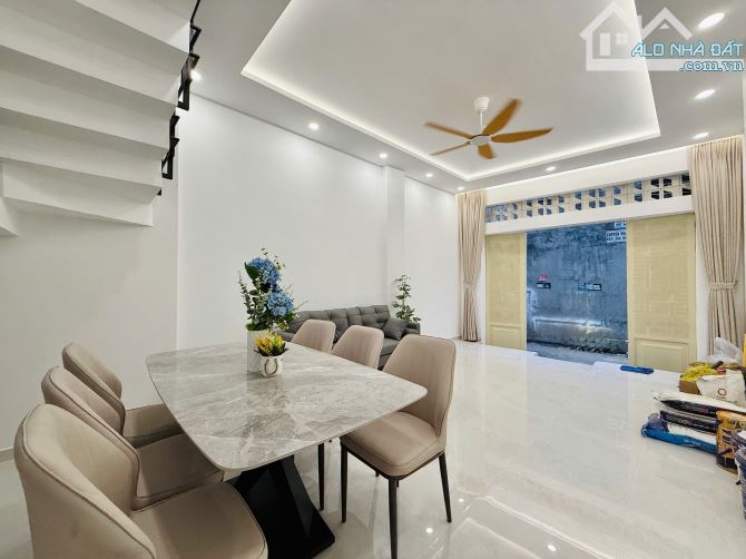 HÀNG THƠM GÒ VẤP  – GIÁ MỀM – HẺM XE HƠI – NHÀ ĐẸP VÀO Ở NGAY