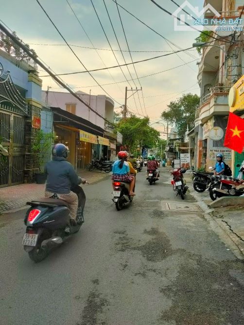 Bán nhà mặt tiền Nguyễn Duy Cung P12, 4,6M x20M, 2 Tầng, Giá 10 tỷ TL