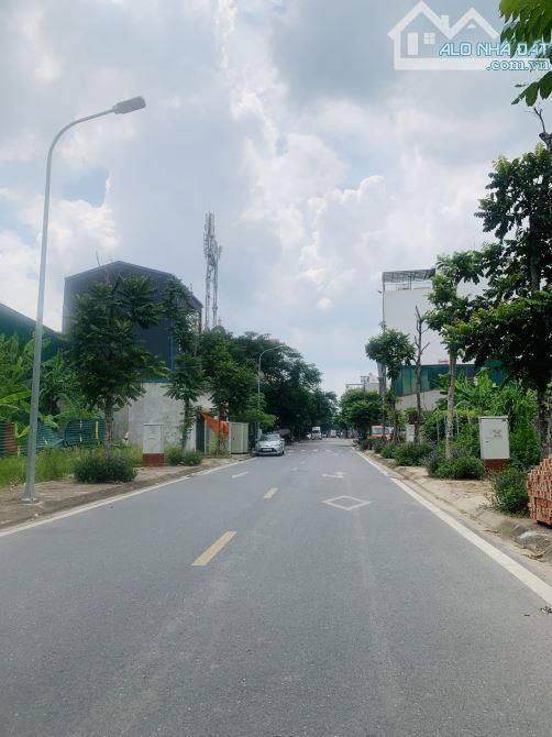 Bán đất trung tâm Việt Hưng - Long Biên - Vỉa hè - Oto đua - DT 71m
