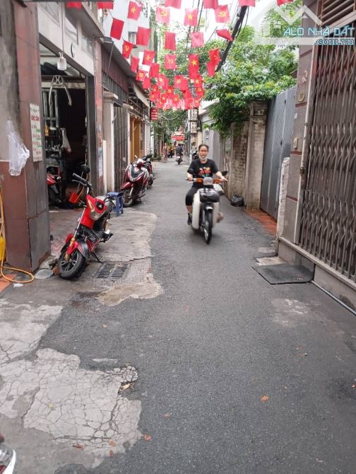 Bán nhà Bồ Đề dân xây 5 tầng vị trí đẹp
