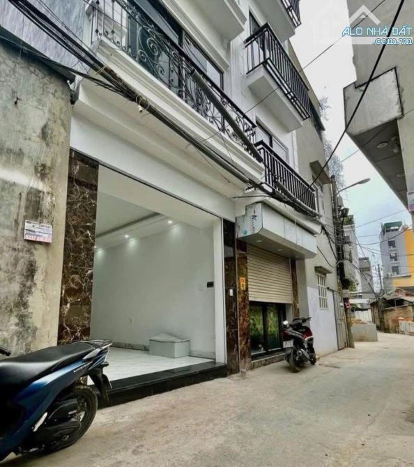 Bán nhà Hoàng Quốc Việt 31m2*5T, nhà đẹp ở ngay, cách ô tô 30m, ngõ to rộng, 7.5 tỷ