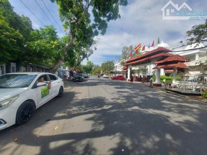 Bán nền biệt thự mặt tiền phạm công trứ cồn khương tặng nhà cấp 4 mới đẹp dt 20x41.5 TC