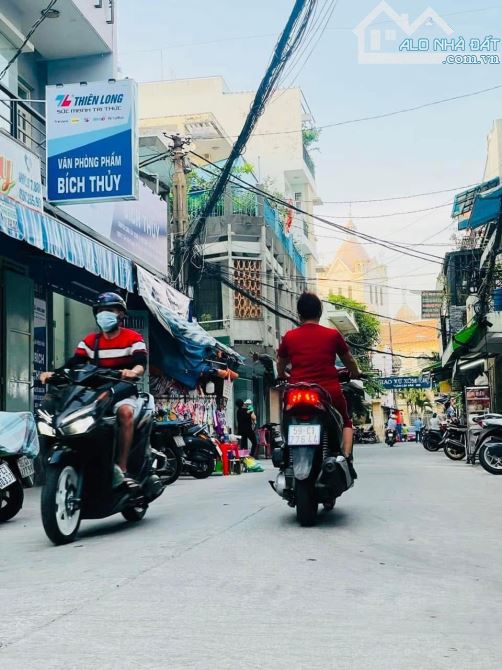CHÍNH CHỦ CẦN BÁN CĂN NHÀ 2 TẦNG CÁCH XE HƠI 60M KHU VỰC HIẾM NHÀ BÁN GIÁ ĐẤT TẶNG NGUYÊN