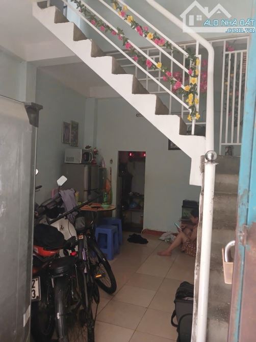 🎉🎉 🏠 NHÀ 2 TẦNG SÁT MT NGUYỄN HOÀNG - CÁCH MẶT TIỀN CHỈ 1 CÁI NHÀ.