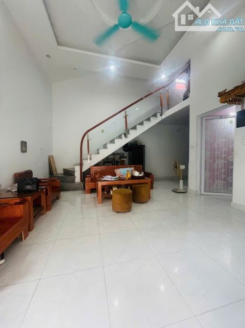 Bán nhà 1.5 tầng nhà dân xây chắc chắn khu 3 phường việt hòa, hải dương