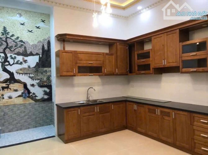 SÁT MẶT TIỀN ĐƯỜNG SÔS 2 - TRƯỜNG THỌ - 57m2 - 3 TẦNG - HẺM XE HƠI ĐỒNG BỘ