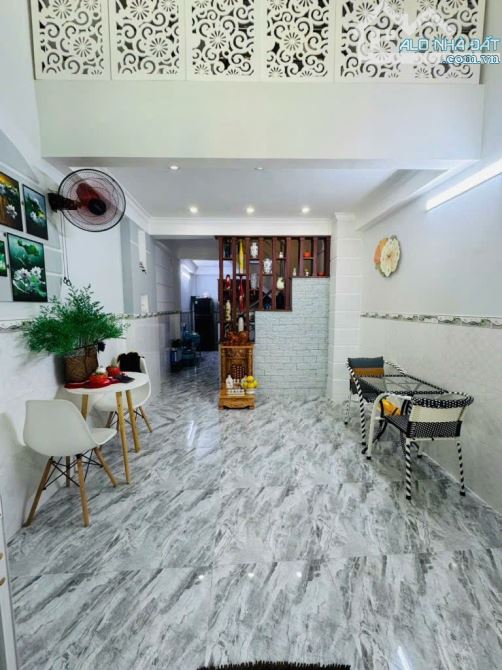 Bán Nhà Mặt Tiền Âu Cơ – P.14, Quận 11, 5.7Tỷ, 42m2 Nở Hậu, 4Tầng, 4PN