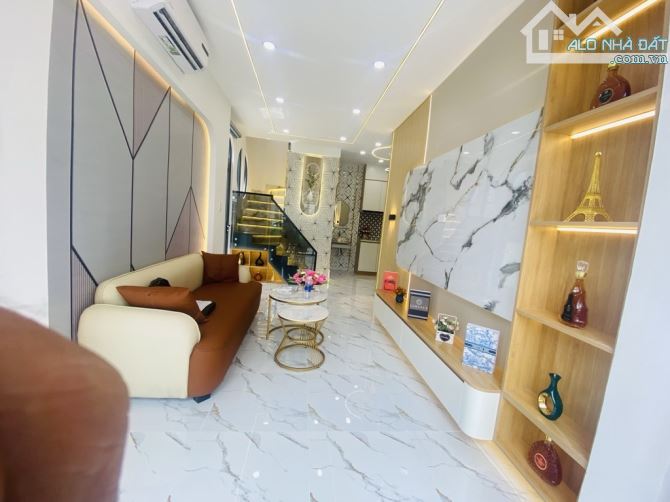 Nhà mặt tiền đường Lê Lai Phường 1 Gò Vấp kinh doanh đỉnh mới đẹp full nội thất 5,55 tỷ