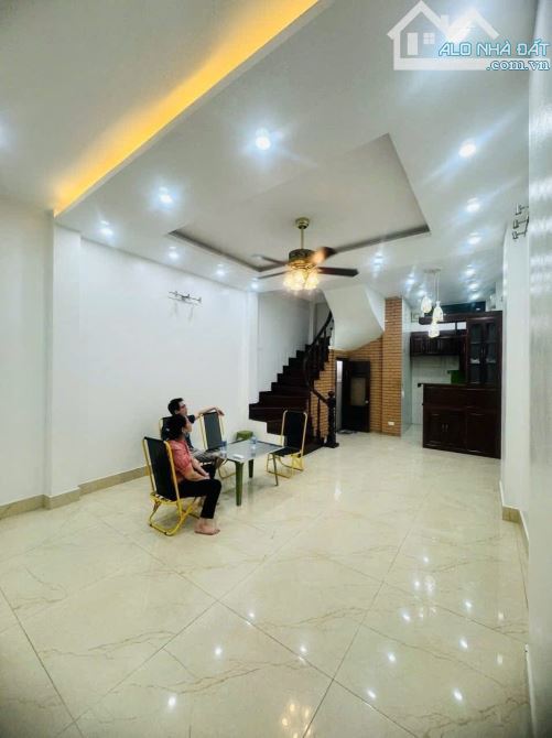 BÁN NHÀ TRUNG PHỤNG ĐỐNG ĐA 37m 5Tầng Mt 8m GIÁ 8.2 TỶ NGÕ NÔNG KINH DOANH.
