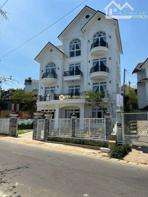 VILLA MT TRẦN QUANG KHẢI 305m2 NGANG 17m 4 TẦNG CÓ THANG MÁY VIEW ĐẸP