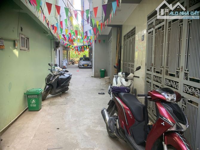 Bán đất Cổ Nhuế 45m2, MT5M, ngõ to rông ô tô đỗ cửa, quy hoạch ổn định, dân tí cao, 8 tỷ