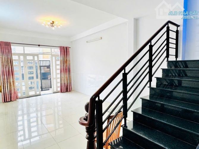 Quá rẻ chỉ 98tr/m2! Sở hữu ngay nhà 4 tầng 86m2 - ngang đẹp 4.3m ngay chợ Bà Chiểu giáp Q1