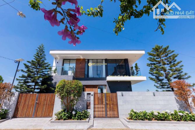 VILLA KQH VIỆN NGHIÊN CỨU 216m2 NỞ HẬU 3 TẦNG HOÀN CÔNG VIEW TRIỆU ĐÔ