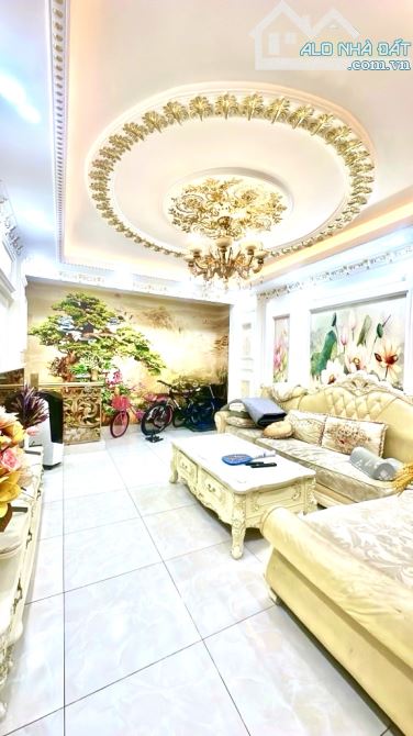 SIÊU PHẨM - ĐẸP LUNG LINH 5 TẦNG - CHỦ XÂY 5 TỶ +1 TỶ NỘI THẤT XỊN XÒ - ĐƯỜNG 10M XE HƠI T