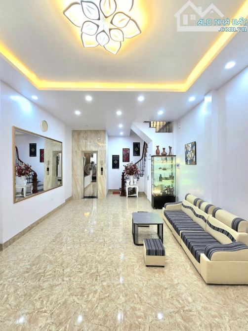 BÁN NHÀ ĐƯỜNG LÁNG ĐỐNG ĐA 45m 6Tầng Mt 5m GIÁ 13 TỶ THANG MÁY NGÕ THÔNG KINH DOANH.