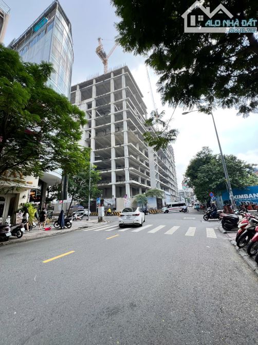 Bán nhà mặt tiền Quận 1, Nguyễn Cư Trinh, 4x16m, 3 lầu, đối diện Pullman, HĐT 75tr/tháng.