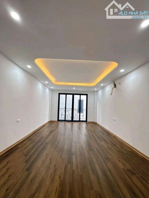 Nhà Lạc Long Quân 50 m2 x 3 tầng mà chỉ 13 tỷ gần Hồ Tây