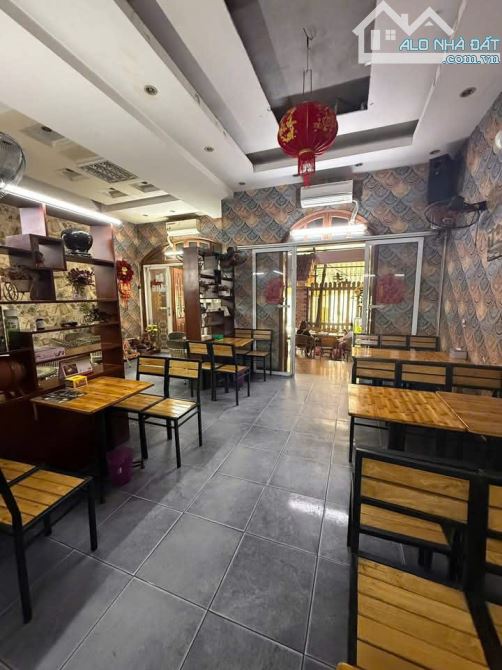 Bán nhà mặt phố Đội Nhân, DT 102m, 4 tầng, MT 7m, giá 40 tỷ.