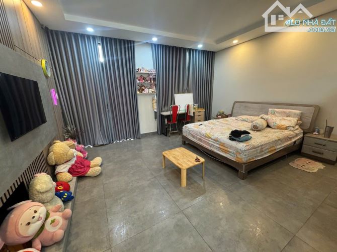 Bán nhà hẻm VIP Lê Văn Sỹ, Quận 3 ngang siêu hiếm 5,3m rộng tới 80m2 chỉ 14,5 tỷ