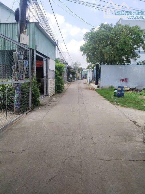 Bán gấp đất 200m2,cách mặt tiền 100m, mặt tiền đường 8m, trung tâm Bến Cát