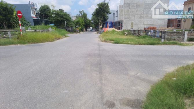 BÁN ĐẤT LÔ GÓC 2 MẶT TIỀN ĐƯỜNG PHÙ ĐỔNG - NGUYỄN VĂN XUÂN