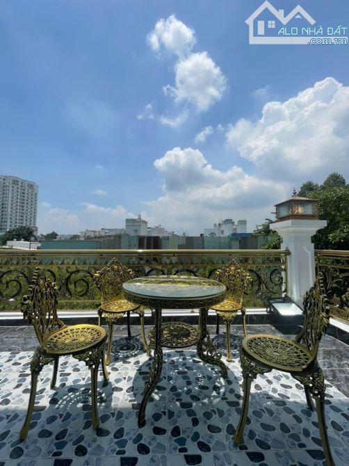 Bán nhà nếu có 81m làm sao có được thang máy trong nhà ? có đấy quí cô chú anh chị ơi.