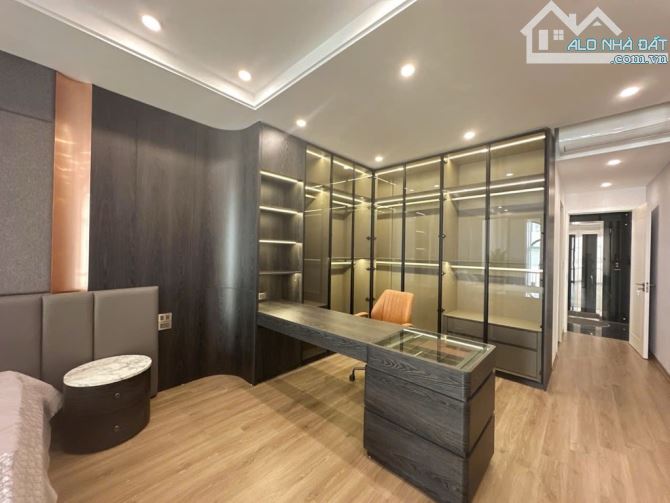 Ngọc thụy,long biên,nhà mới koong,ô tô thang máy
