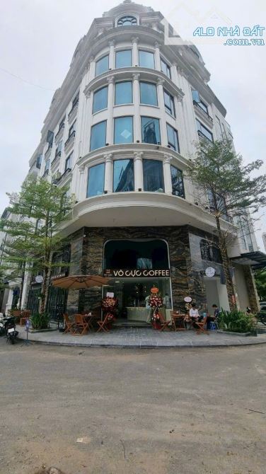 Cho Thuê Tầng 1 Mặt Phố  Cầu Giấy – 198m², MT 6.5m, Giá 130tr/Tháng (Đã Thuế)