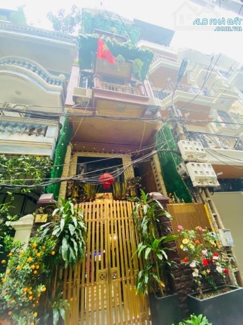 Bán Nhà Phân Lô Ô Tô Vip Nhất Cầu Giấy 60m2 6 Tầng Gara Ô Tô Trong Nhà Full Nội Thất Gỗ