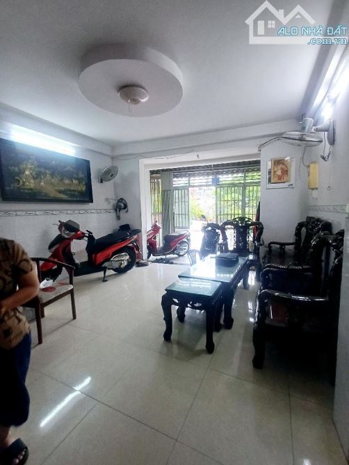 Bán nhà Mặt tiền kinh doanh DT 4.7x15m - 7PN - Tân Quy chỉ 4TỶ450