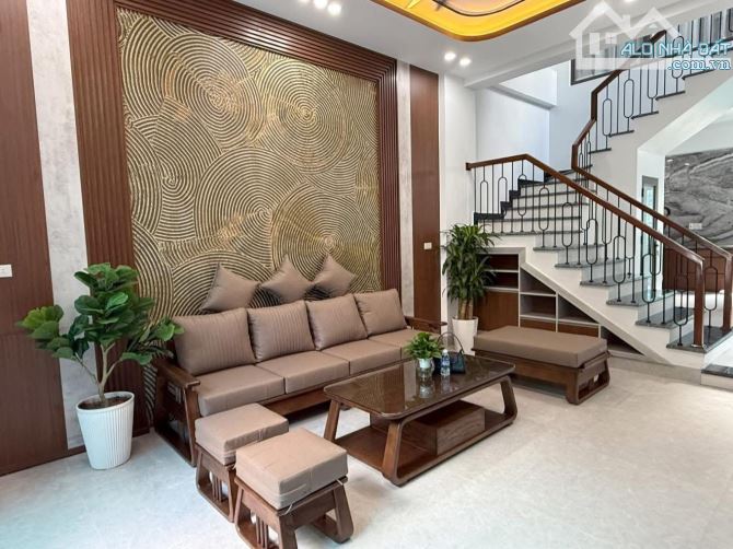 Cần bán nhà 3 tầng dt 64m2, mặt 4,1m, nở hậu, hướng Tây. Vị trí ngõ Vũ Hựu thông các ngả