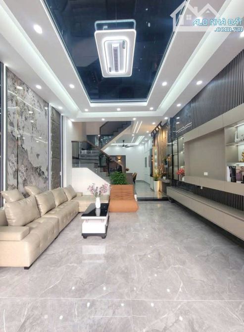 Nhà mới 3 tầng HXH, 1 xẹt Linh Đông, SHR vuông A4, DT 120m2 giá 6.8 tỷ