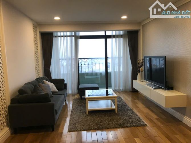 Cực hiếm CC Hoàng Thành 123m2 3 ngủ 2VS tầng trung lô góc hướng BC Đông Nam full nội thất