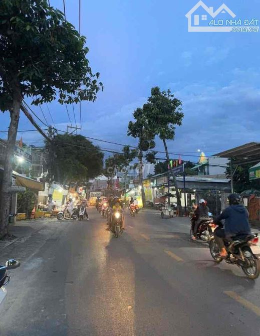 Mặt tiền Kinh doanh sầm uất đường HUỲNH THỊ HAI, DT: 4x23m Giá: 7.75 tỷ