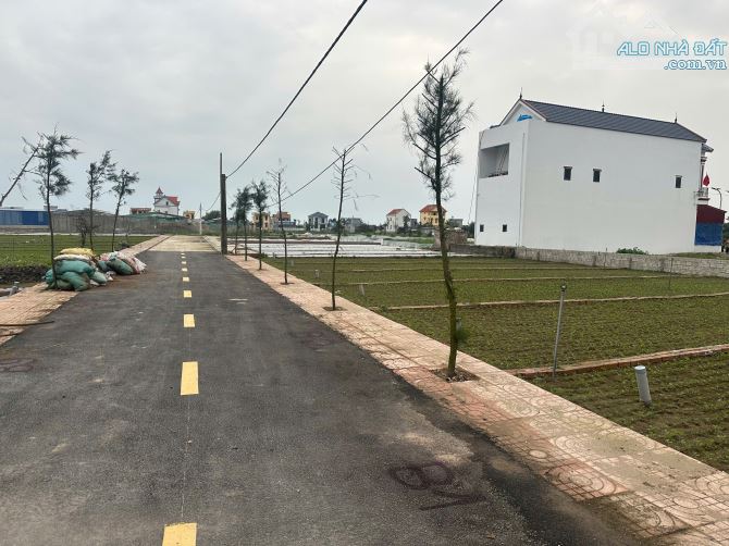 CẦN BÁN - chỉ 1 tỉ đồng 100m2 TT.Quất Lâm