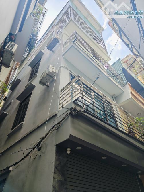 Khu phân lô Mạc Thị Bưởi lô góc oto đỗ cửa, nhà tự xây, sổ 45m2. Thông sàn. Giá 10.25 tỷ