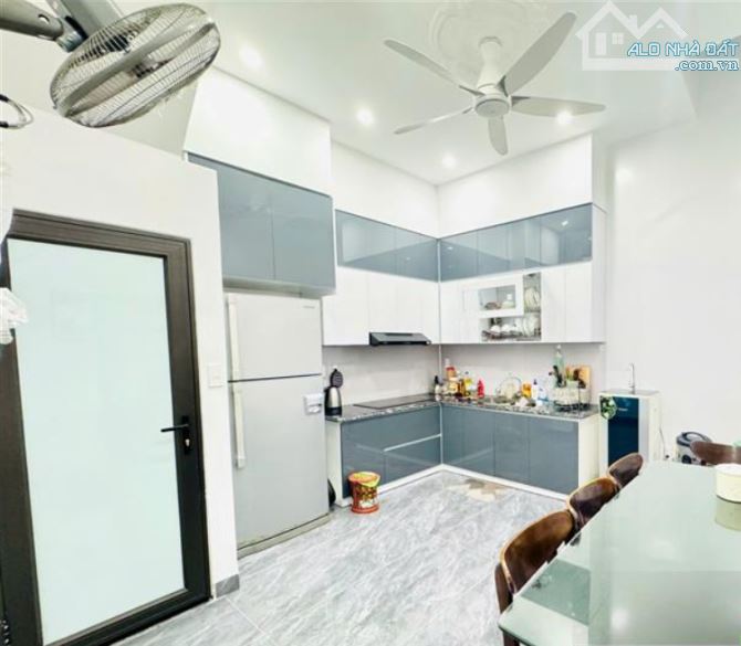 bán nhà 5 tầng khu TDC Hồ Sen A51 54m2 ngang 4,5m giá 8,5 tỷ