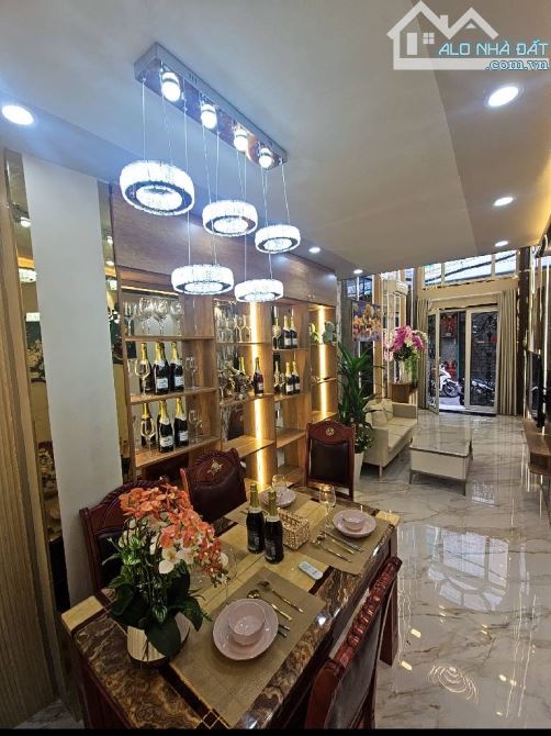 B.ÁN NH.À ĐẸP 2 TẦNG  - 2 MẶT TIỀN  -HẺM XE HƠI - 32M2 - TẶNG FULL NỘI THẤT - ÂU CƠ - QUẬN