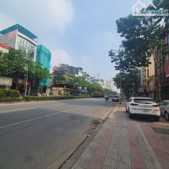 hàng kịch tầm tại Mặt phố Nguyễn Văn Cừ - 180m 8tầng MT 7.5m  nở hậu - giá chào 83tỷ.