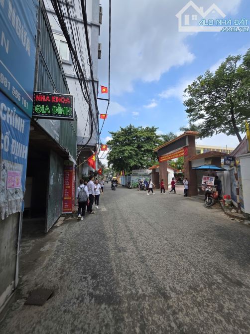 CHÍNH CHỦ Bán Nhà Mới Xây 2024 - Phố Đông Thiên - Hoàng Mai - 42,5M2 - 5 Tâng -  Mt 5.6M